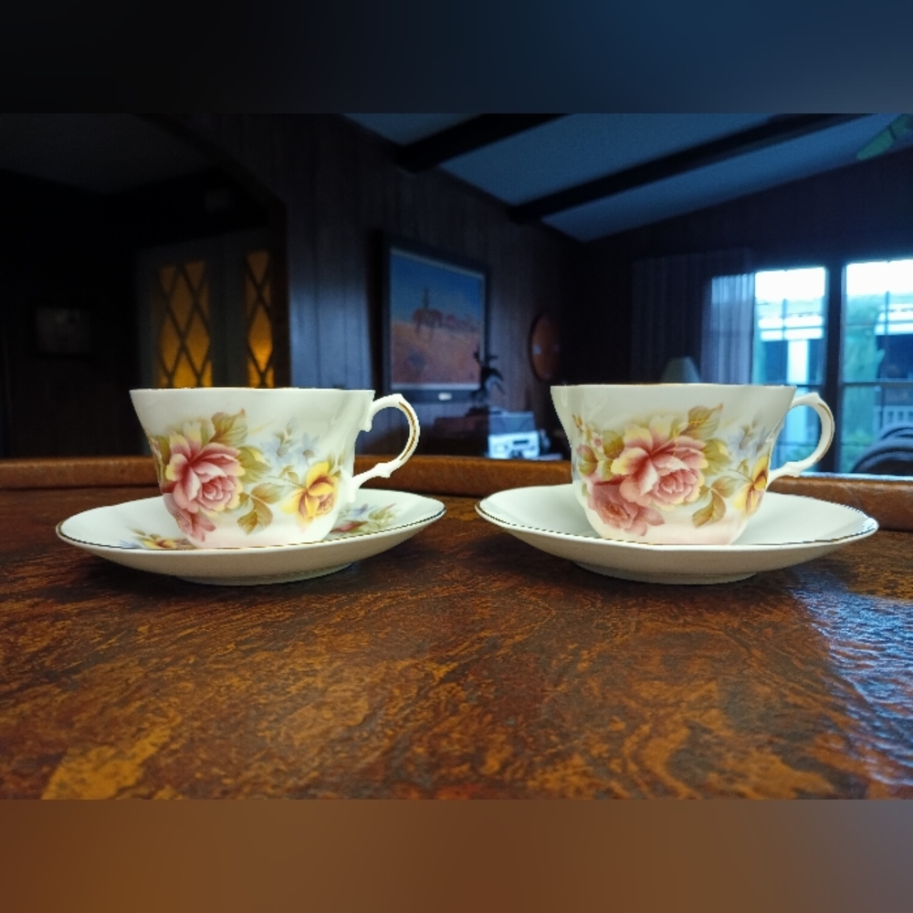 Royal Dover Roses Set of 2 Matching Fine Bone China Tea Cups With Saucers
